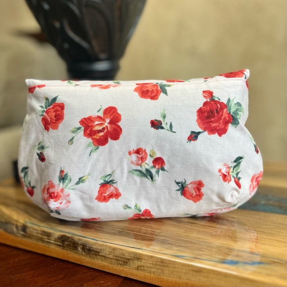 Roses and vines Print magnetic clasp Clutch Fabric Handmade clutch - Picture 2 of 6